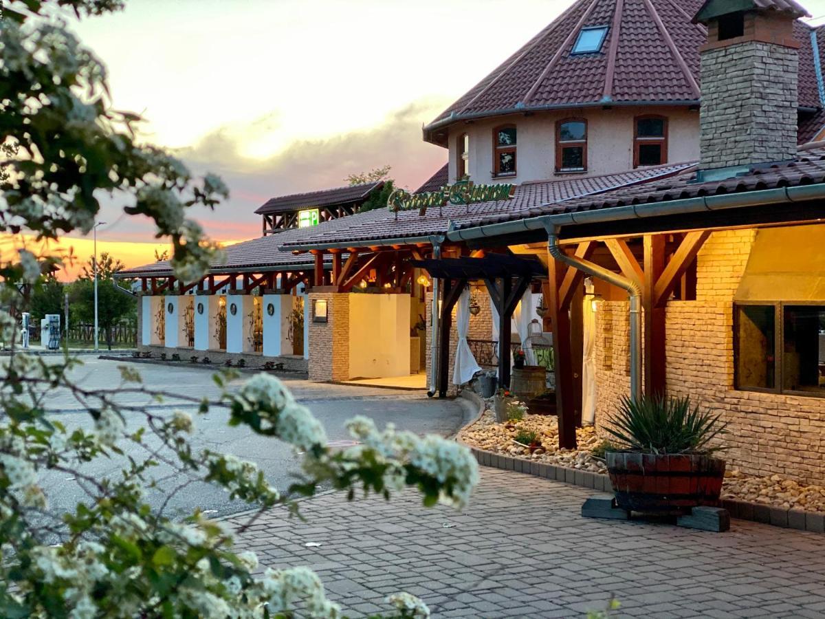 Istvan Parkhotel Es Gasztrofarm Sormás エクステリア 写真