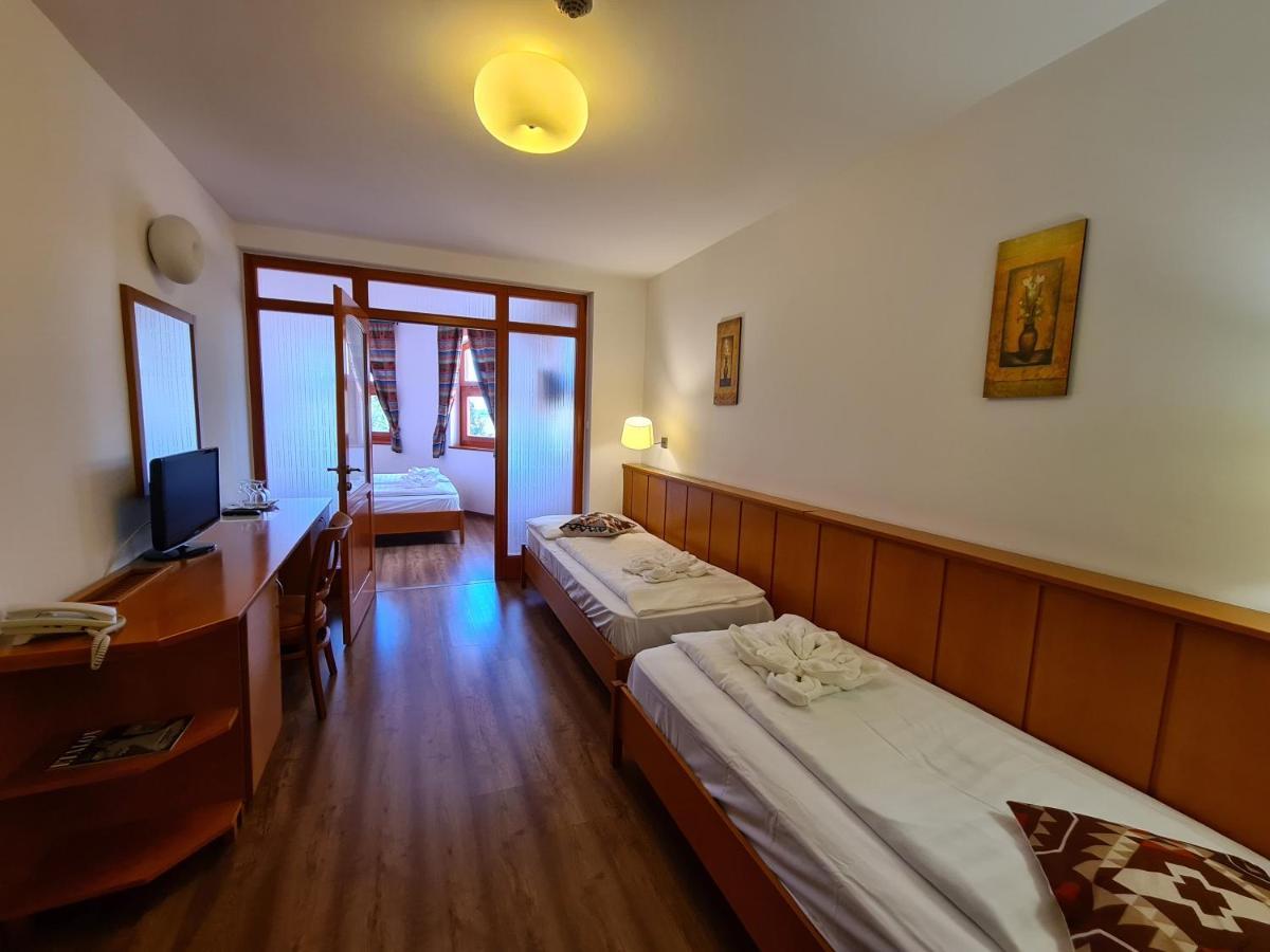 Istvan Parkhotel Es Gasztrofarm Sormás エクステリア 写真