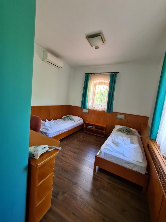 Istvan Parkhotel Es Gasztrofarm Sormás エクステリア 写真