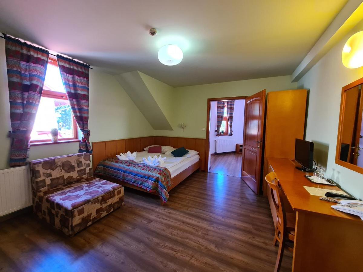 Istvan Parkhotel Es Gasztrofarm Sormás エクステリア 写真